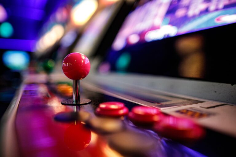 How Card Games Moved From Electronic Machines to the Internet